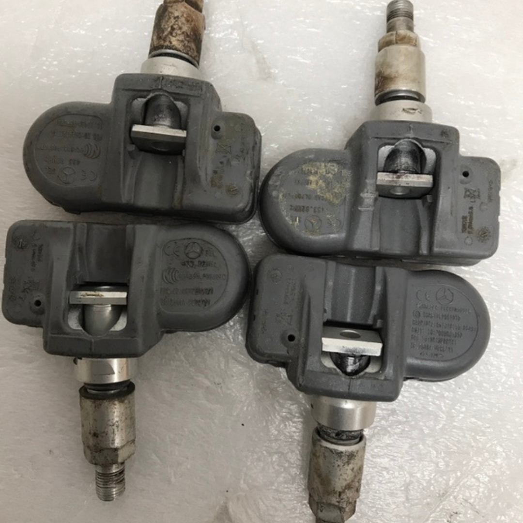 Set of 4 Mercedes Schrader TPMS Sensor A0009054100 433mhz 17153c88