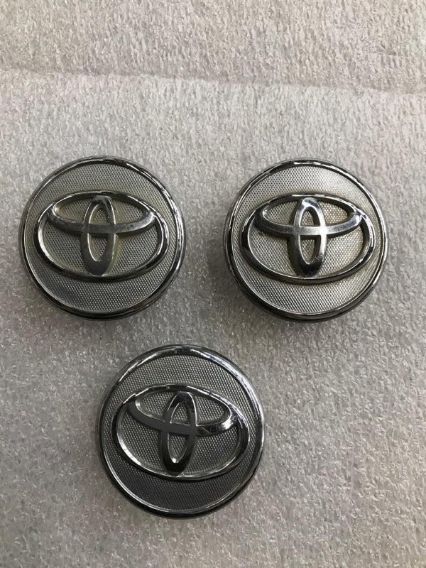 Toyota Genuine OEM Wheel Center Hub Cap Chrome 9e39d2dc