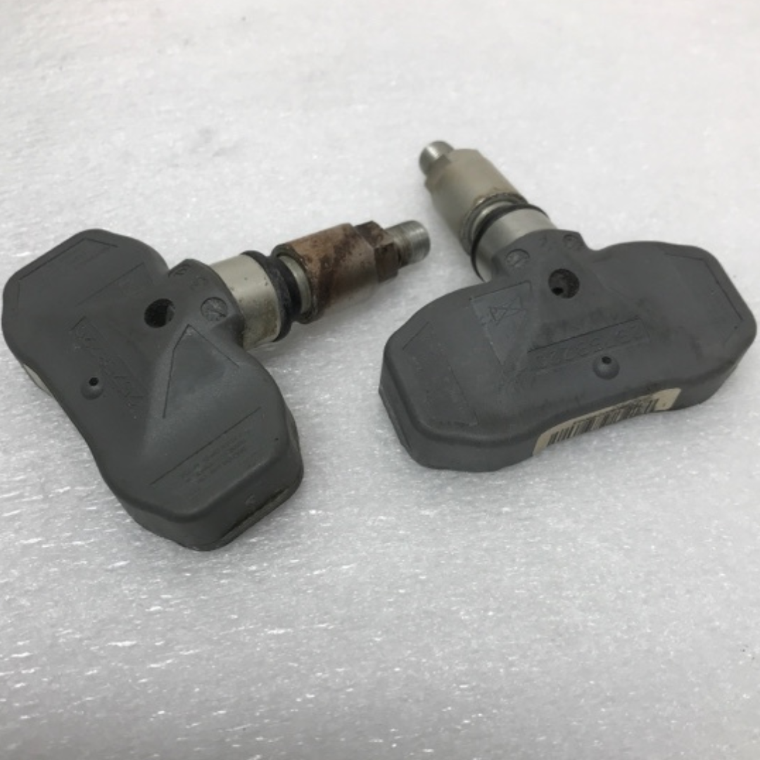 SET OF 2 Cadillac TPMS Tire Sensor 25758220 31f6610c
