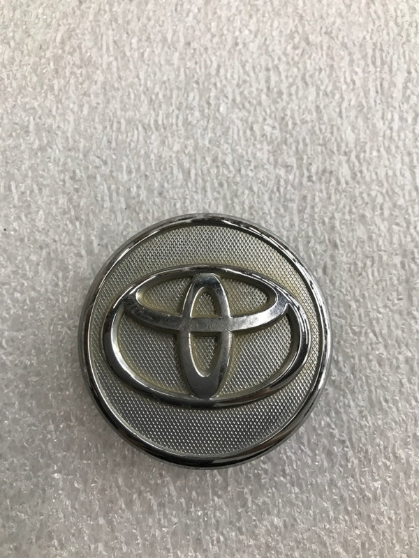 Toyota Genuine OEM Wheel Center Hub Cap Chrome 9e39d2dc