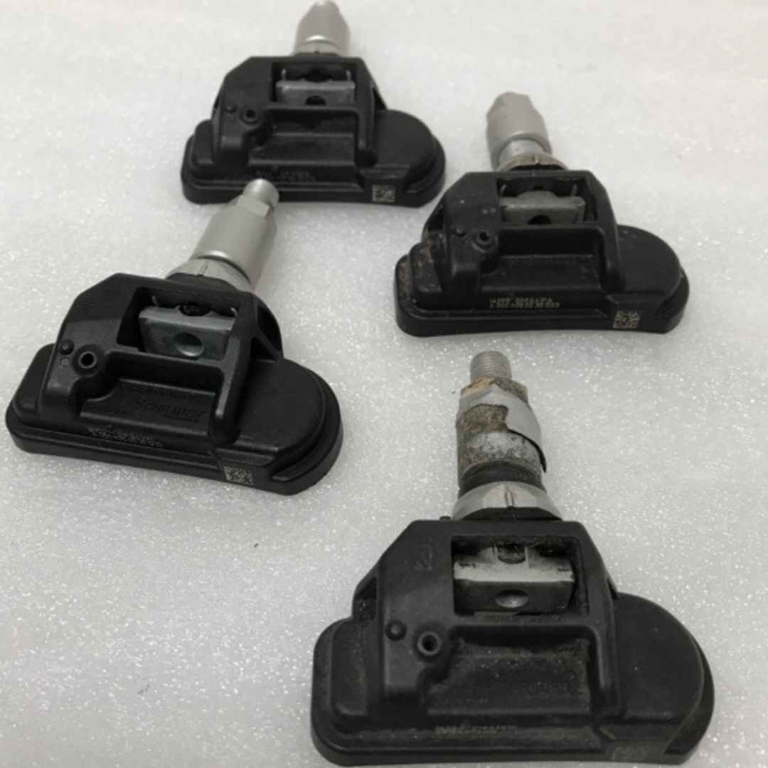 Set of 4 Mercedes TPMS Sensor A0009050030 433 Mhz 84caf77d