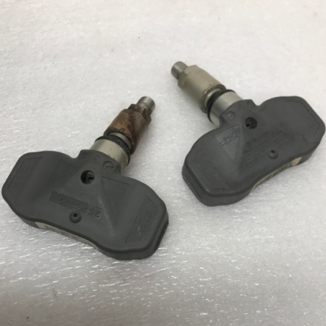 SET OF 2 Cadillac TPMS Tire Sensor 25758220 31f6610c