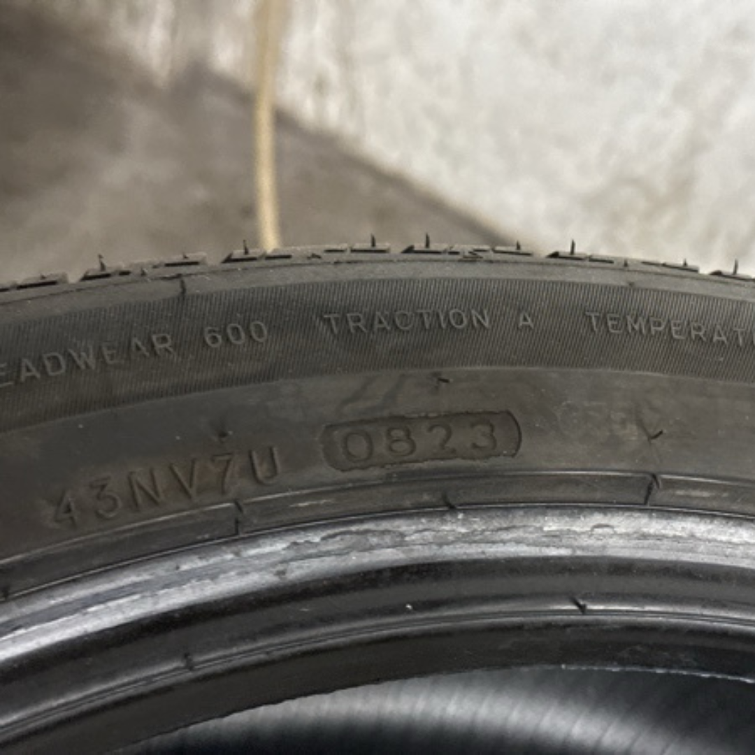 UNIROYAL TIGER PAW 265/40/21 TIRE e37e41fb