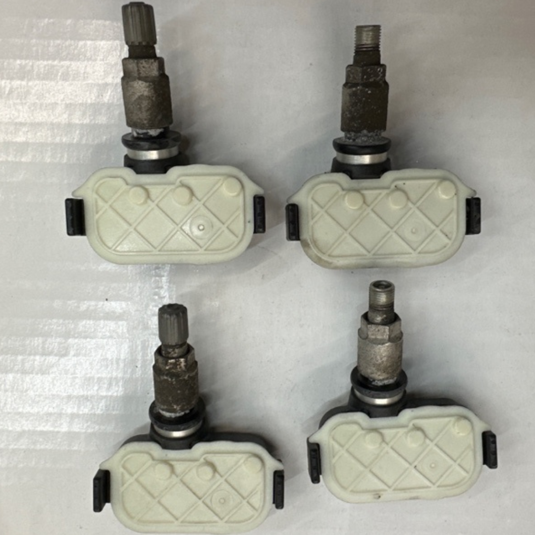 Set of 4 Buick Cadillac Chevrolet GMC TPMS 315Mhz 15825475 1179de44