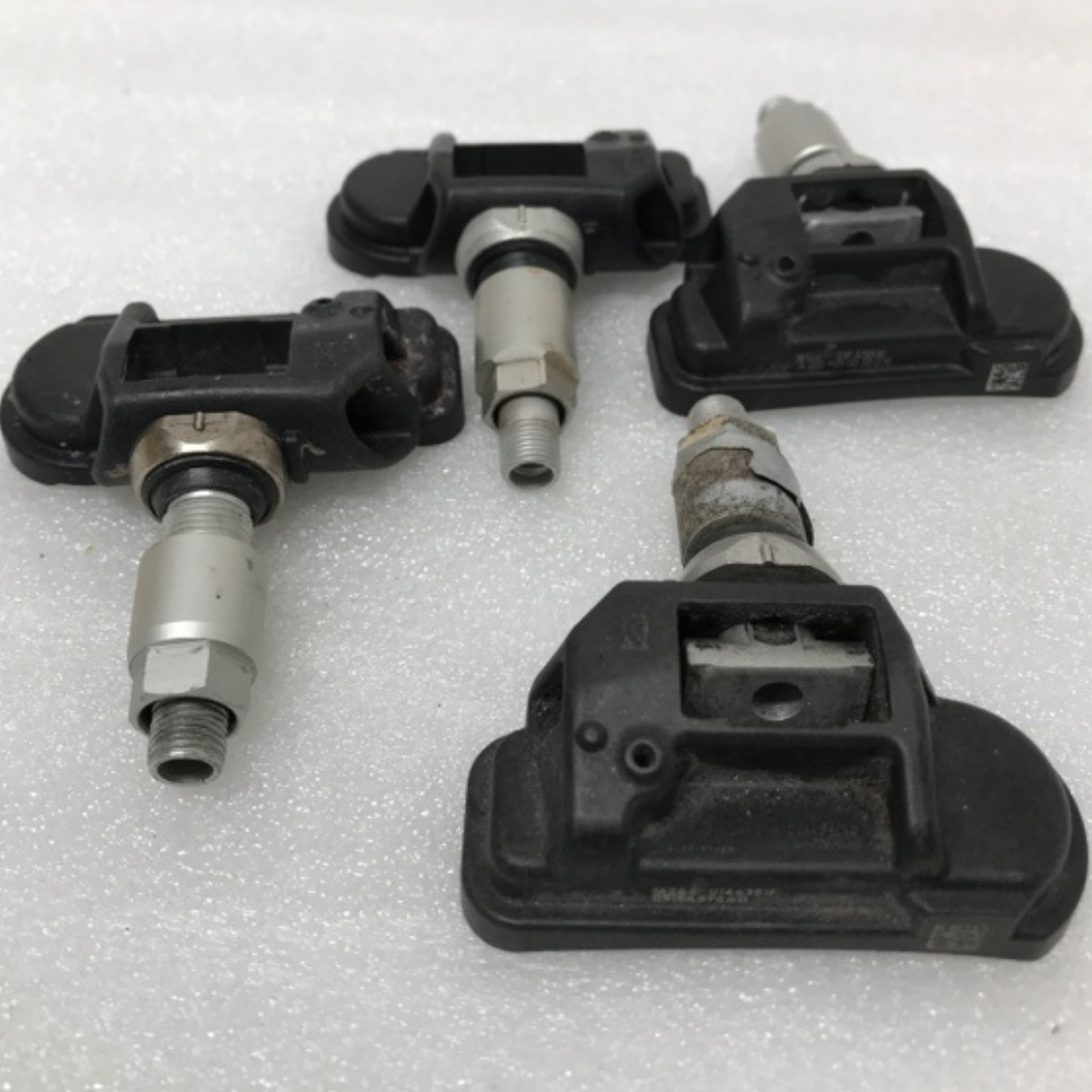 Set of 4 Mercedes TPMS Sensor A0009050030 433 Mhz 84caf77d