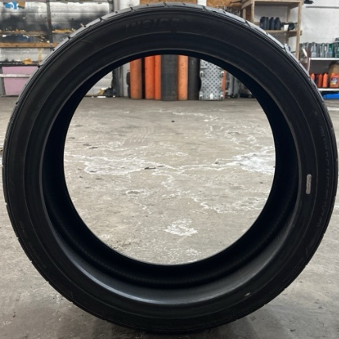 SUMITOMO 245/35/20 TIRE 6e5dc458