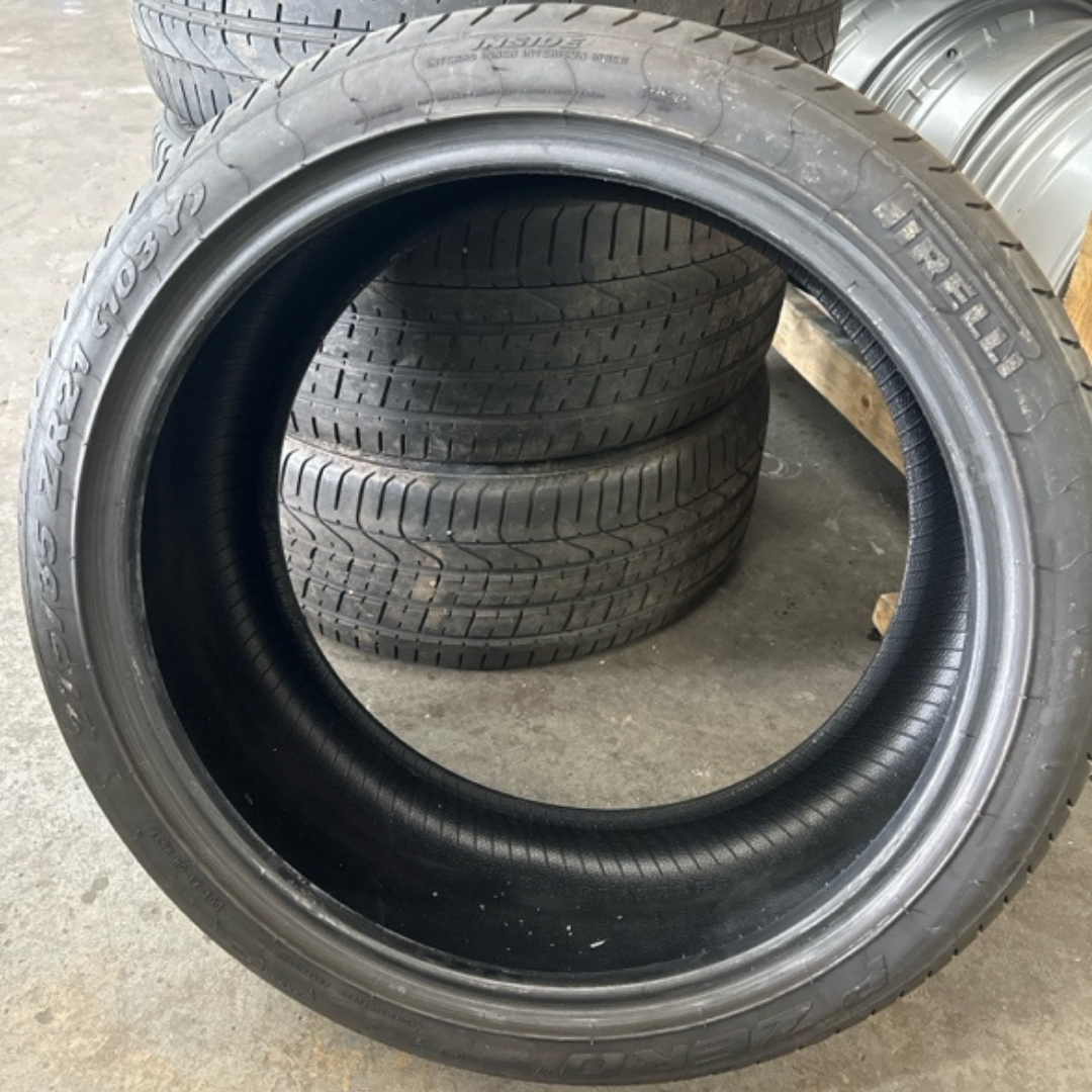 Set of 4 PIRELLI PZERO 275/35/21 Tires cc3be109