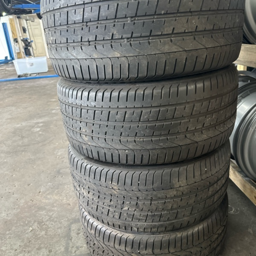 Set of 4 PIRELLI PZERO 275/35/21 Tires cc3be109
