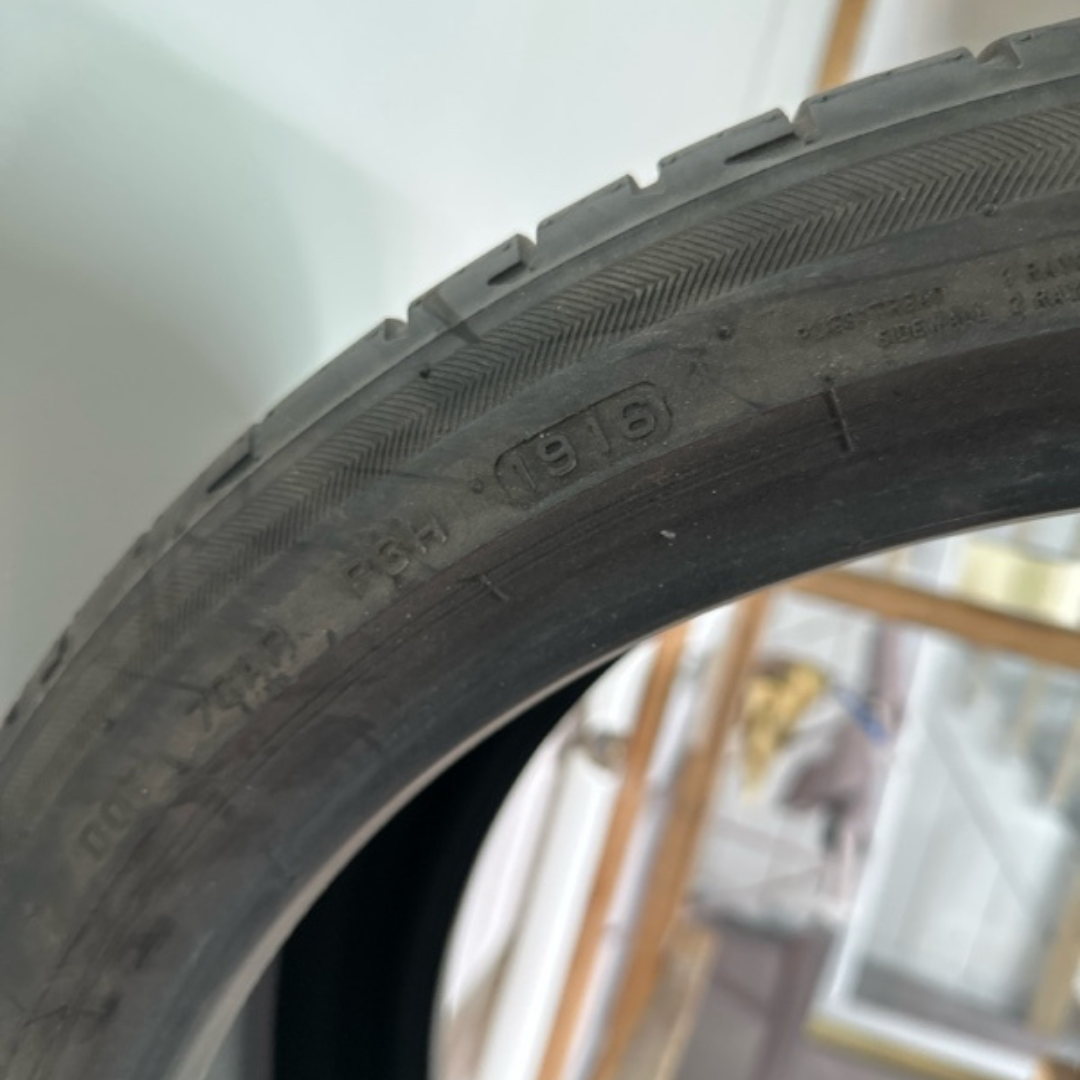 Bridgestone Potenza S001 RFT Size 255/35/19