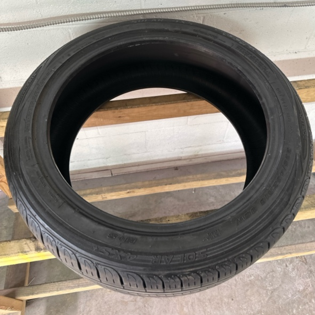 Solar 4XS Size 225/45/18