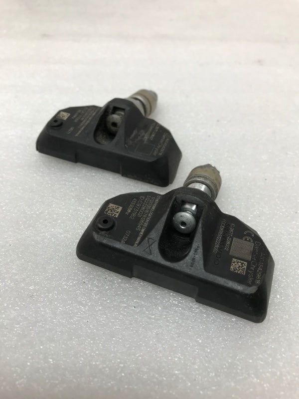 Set of 2 Mercedes Benz TPMS 315 Mhz A0045429818