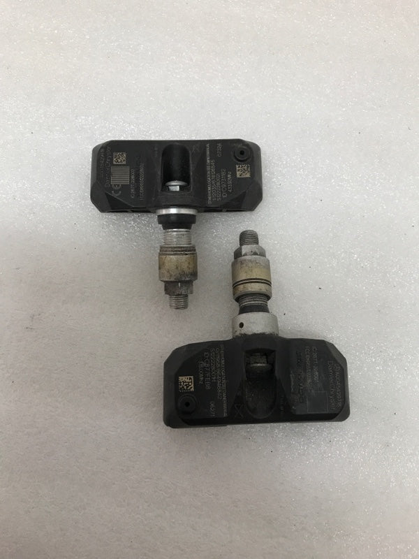 Set of 2 Mercedes Benz TPMS 315 Mhz A0045429818