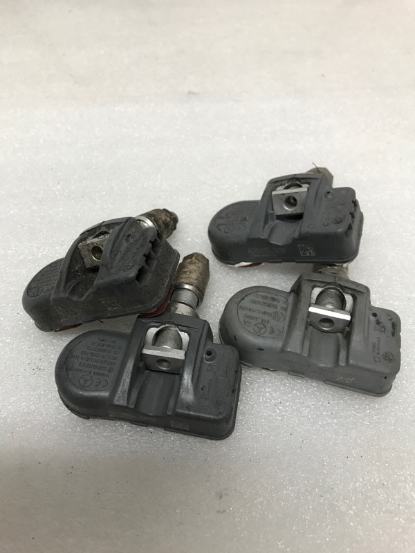 Set of 4 Mercedes Benz TPMS Sensor A0009050030 33df848f