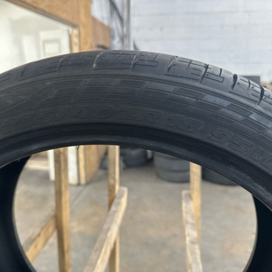 ROAD HUGGER GTZ 235/40/18 TIRE cc443b1e