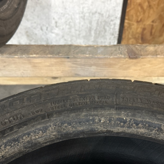 ROAD HUGGER GT ULTRA 225/40/18 TIRE 5e795b7e