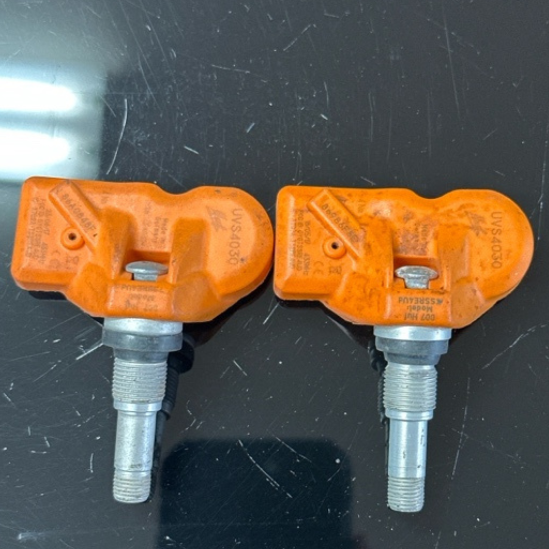 Set of 2 Huf TPMS Tire Pressure Monitoring System UVS4030 51267597