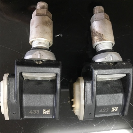 SET OF 2 BMW Tire Pressure Monitoring Systems TPMS 433 MHz A0009052102 c180d1ee