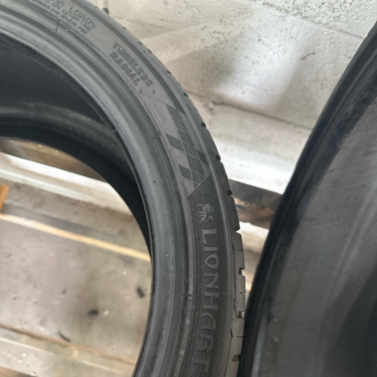 Set of 2 Lionhart 255/35/18 tires 8233bc54