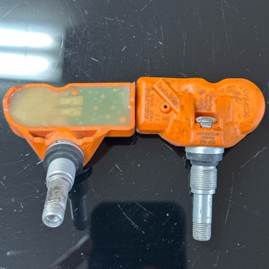 Set of 2 Huf TPMS Tire Pressure Monitoring System UVS4030 51267597