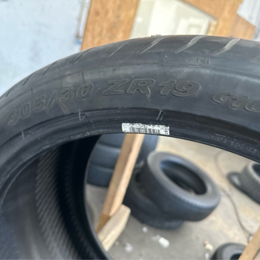 PIRELLI P ZERO 305/30/19 TIRE ccb3b438