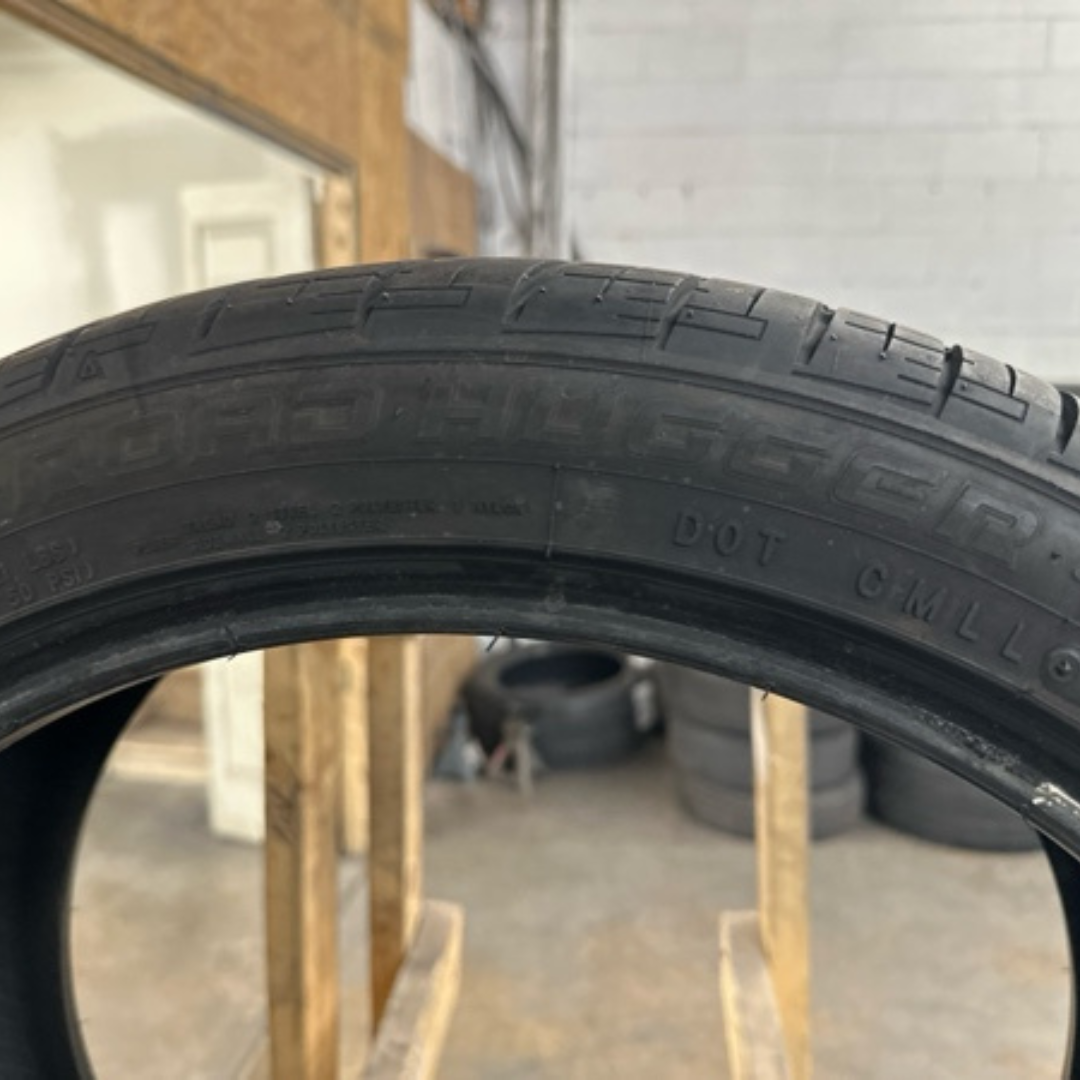 ROAD HUGGER GTZ 235/40/18 TIRE cc443b1e