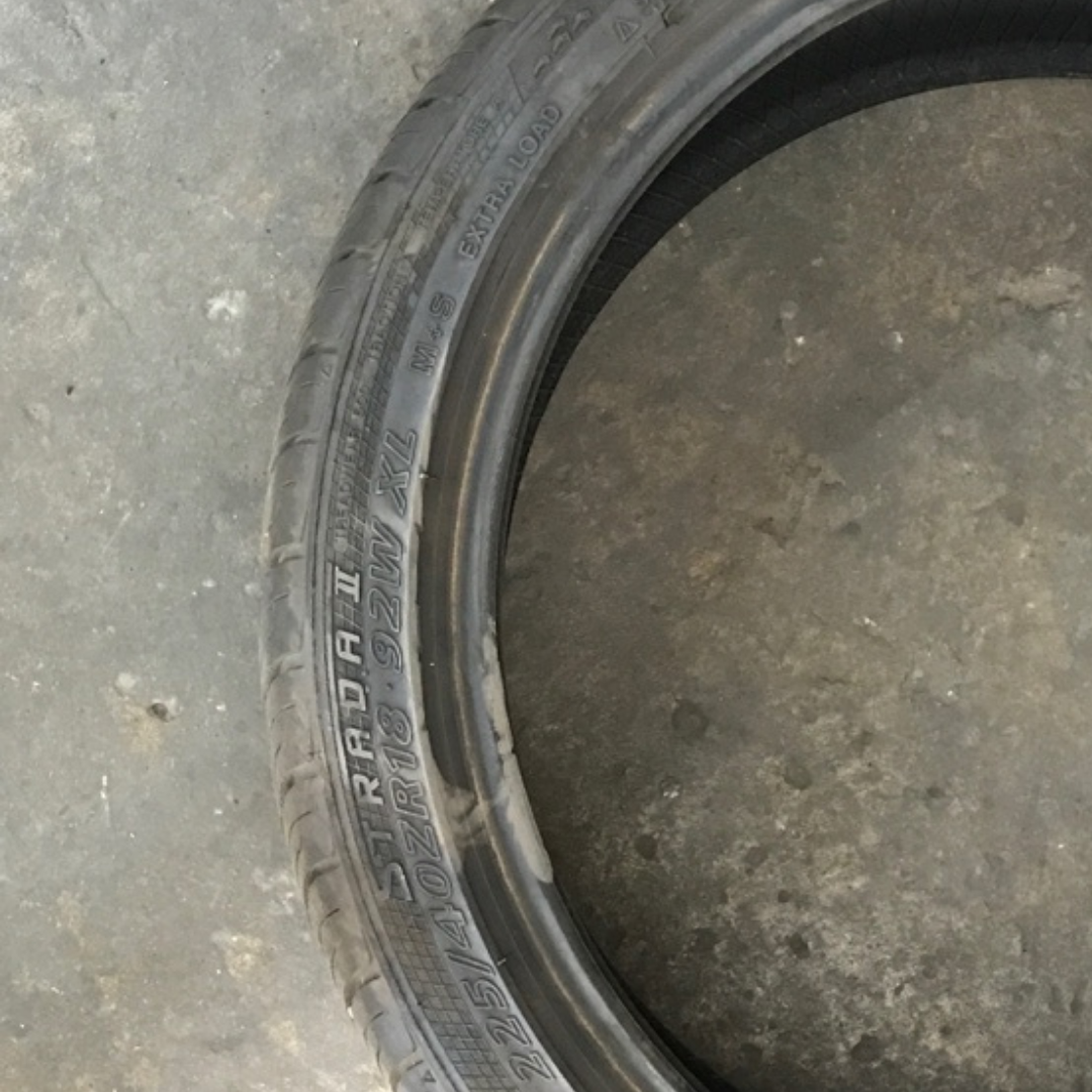 Strada ll Vercell 225/40/18 tire 7f97650f