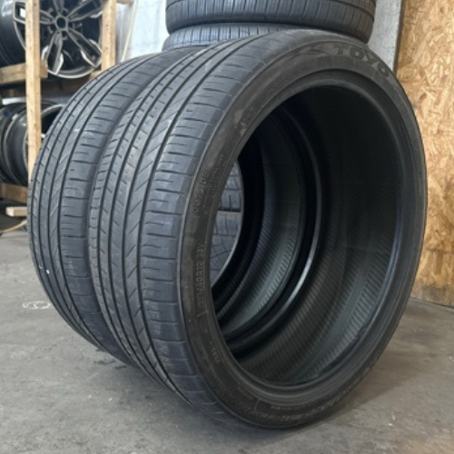 TOYO Set of 2 TIRE 225/40/19 b3625f0b