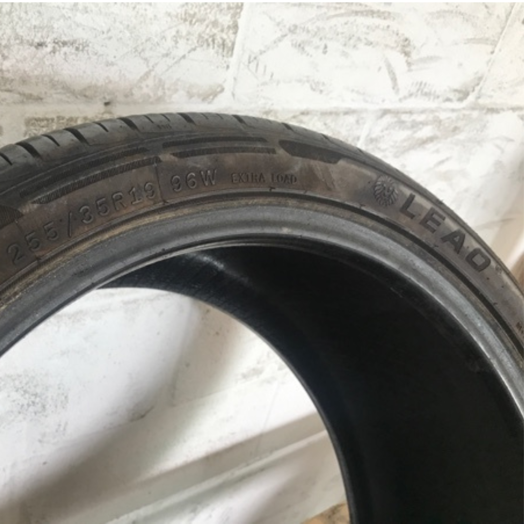 Set of 2 Leao lion sport 3 255/35/19