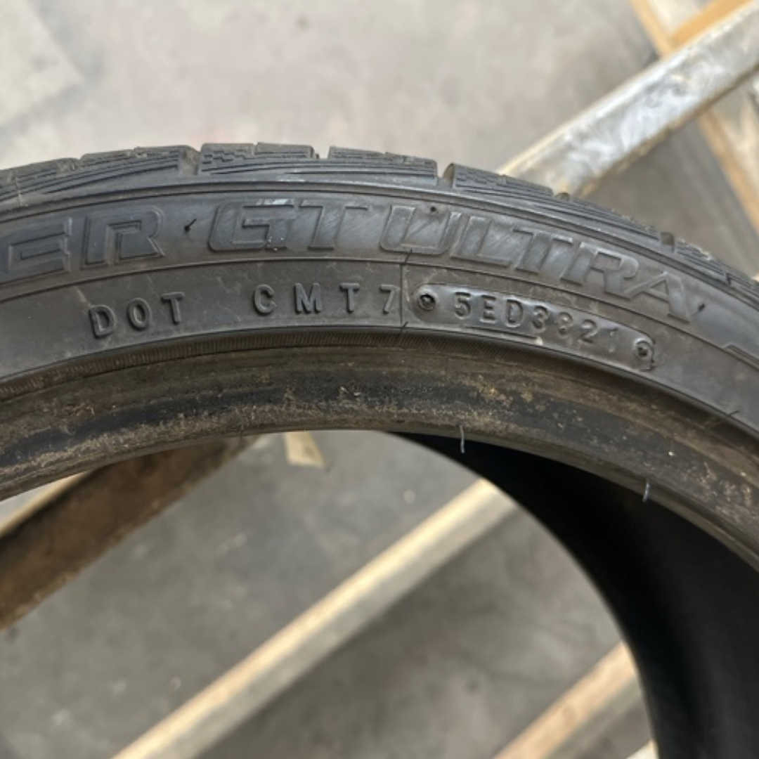 ROAD HUGGER GT ULTRA 225/40/18 TIRE 5e795b7e
