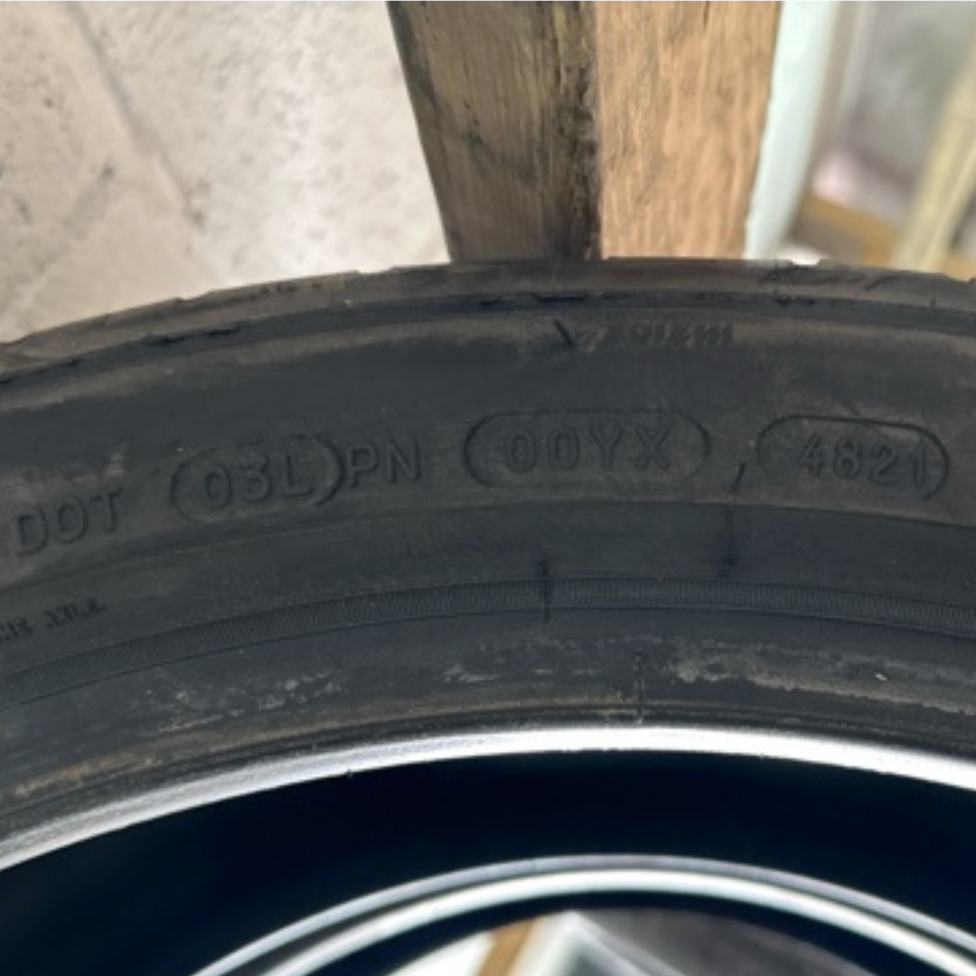 Set of 2 MICHELIN Pilot Sports 255/35/20 Tires 9c3d651f