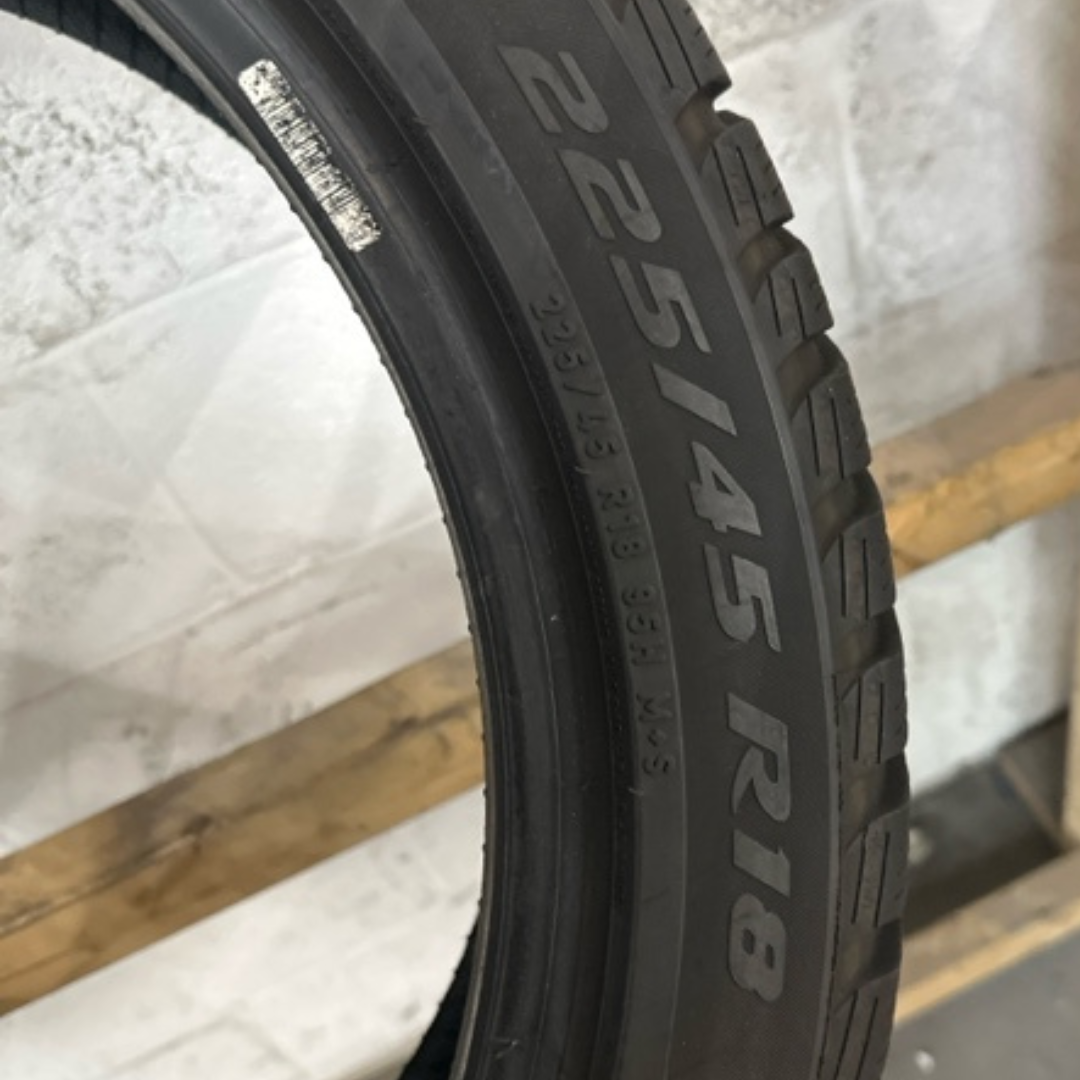 Set of 3 Pirelli Sottozero 3 Size 225/45/18