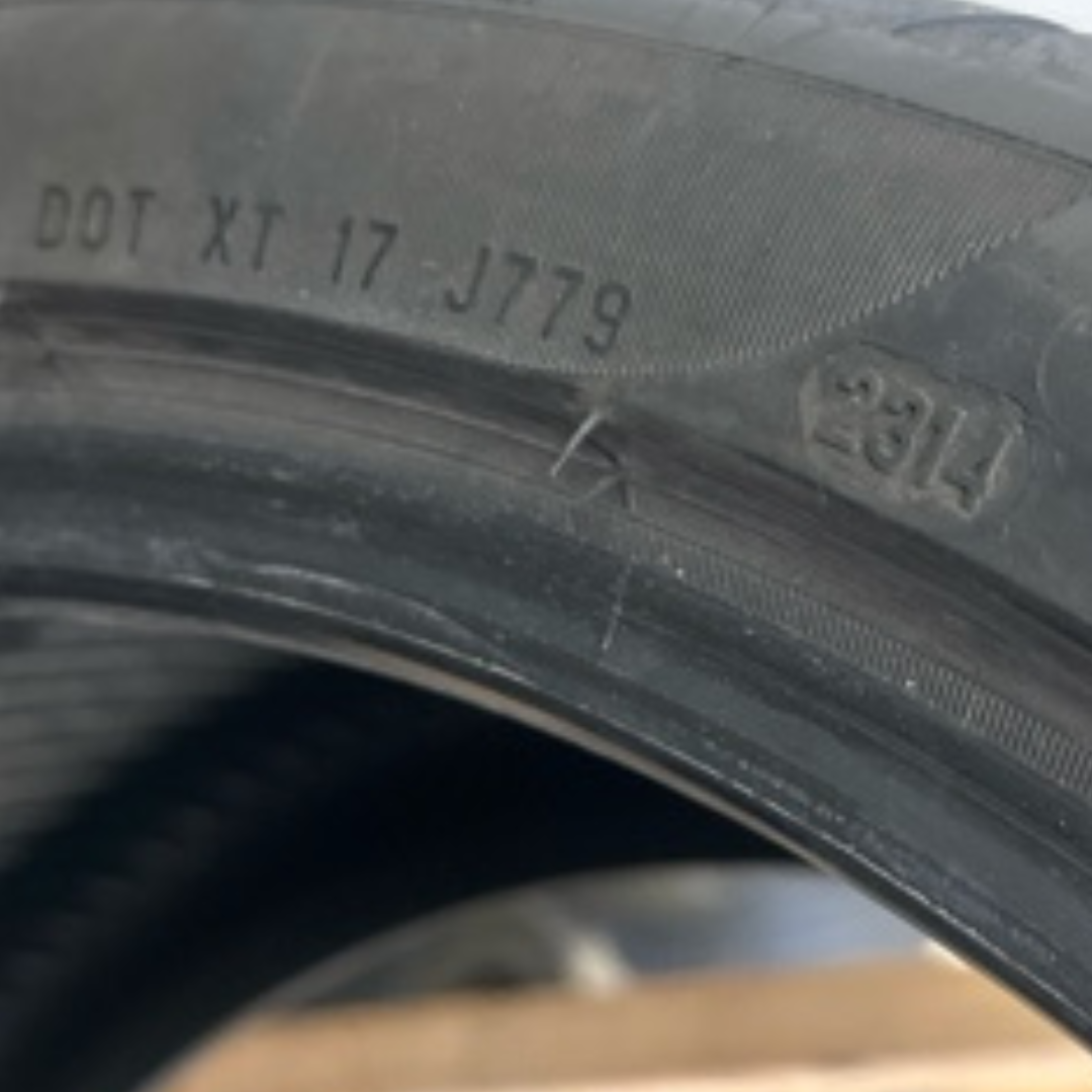 PIRELLI P ZERO 305/30/19 TIRE ccb3b438