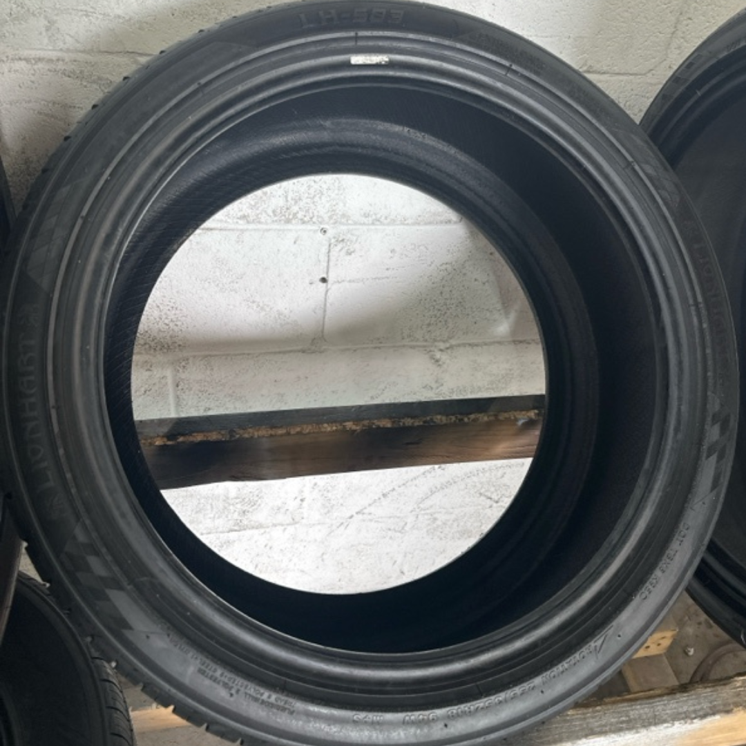 Set of 2 Lionhart 255/35/18 tires 8233bc54