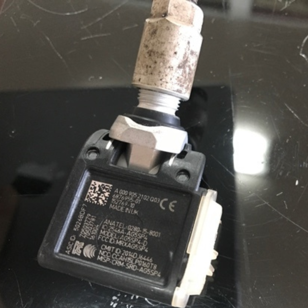 SET OF 2 BMW Tire Pressure Monitoring Systems TPMS 433 MHz A0009052102 c180d1ee