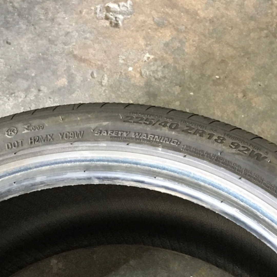 One KUMHO ECSTA 4X 225/40/18 Tire f193b1e7