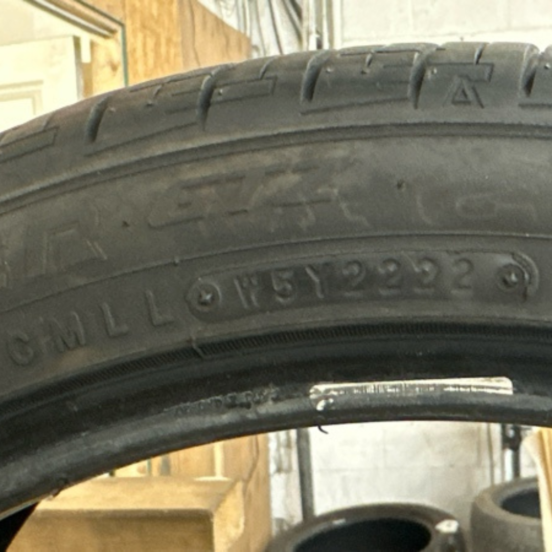 ROAD HUGGER GTZ 235/40/18 TIRE cc443b1e