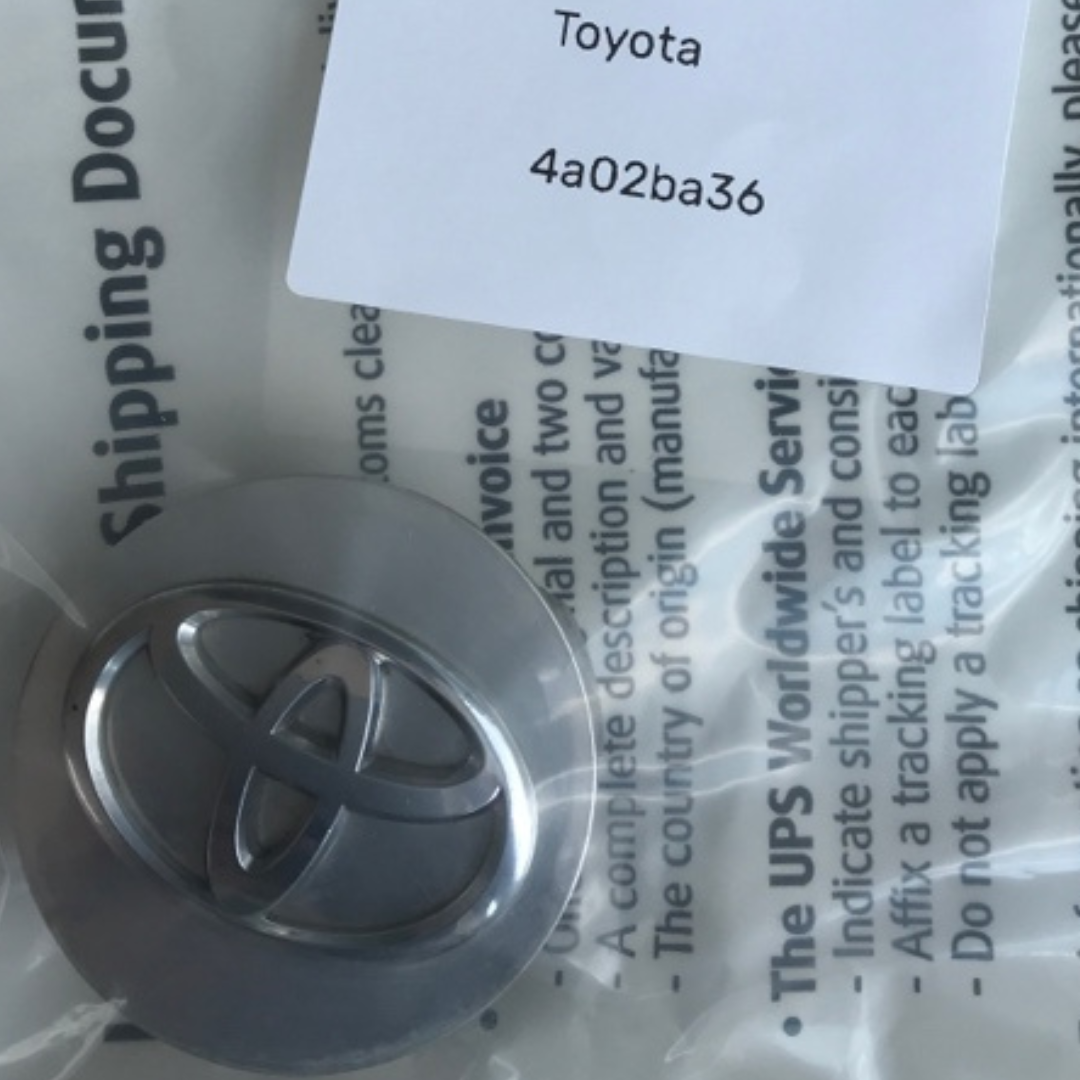 One Toyota Silver Center Cap 64 mm PC+ABS 4a02ba36