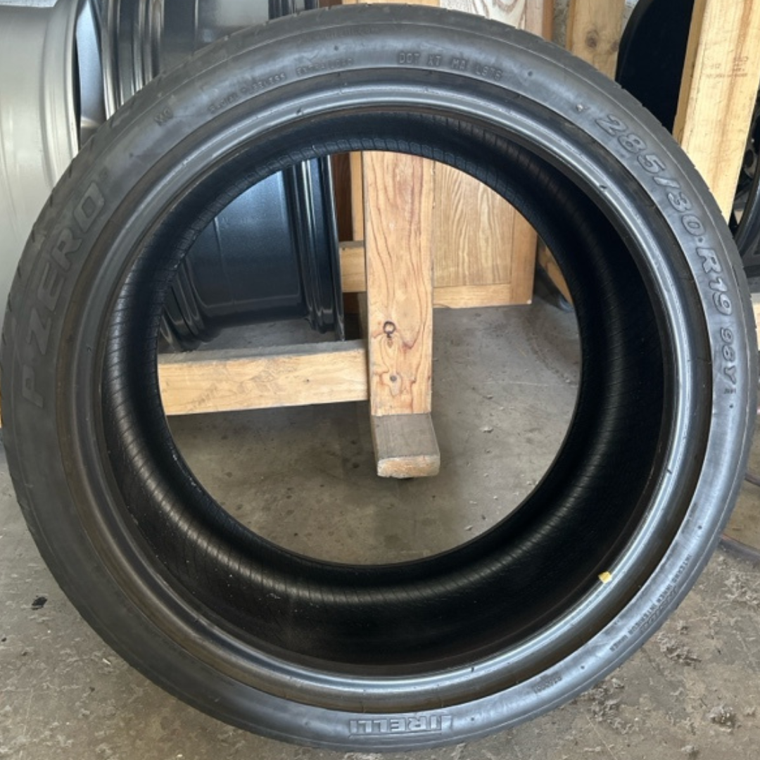 One Pirelli PZero 285/30/19 Tire 76a42dc9
