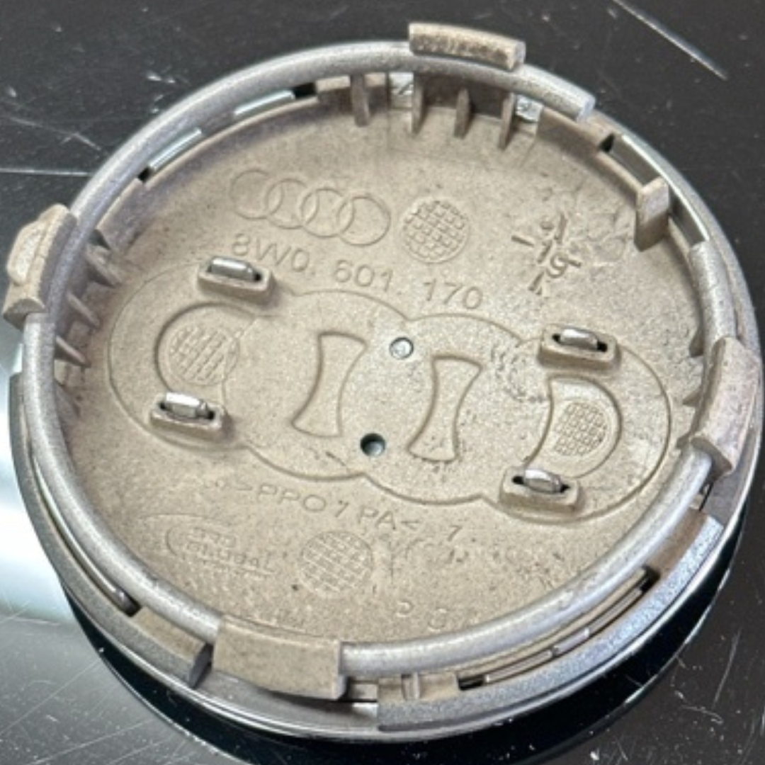 One Audi Wheel Center Cap 8W0601170 a42d267e