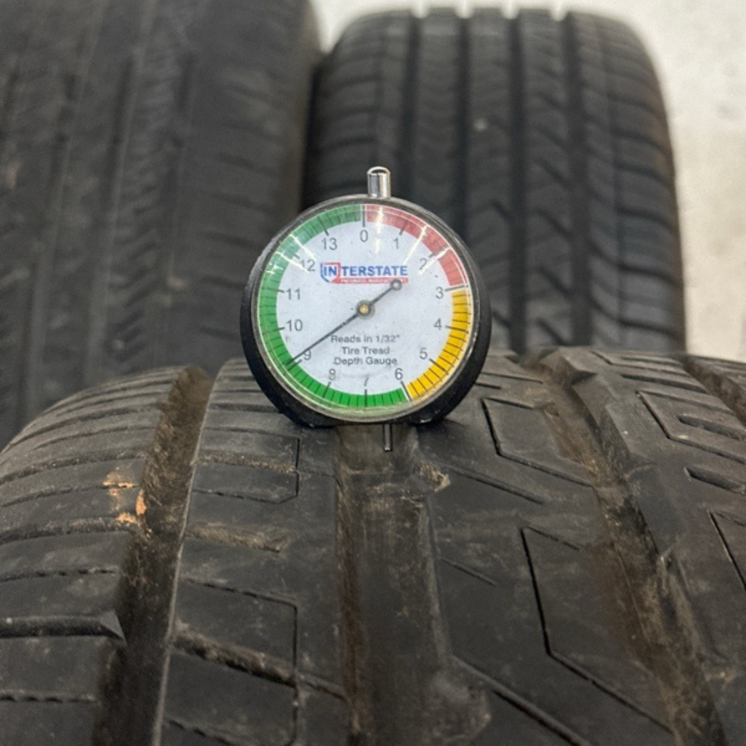 ROAD HUGGER GT ULTRA 225/40/18 TIRE 5e795b7e