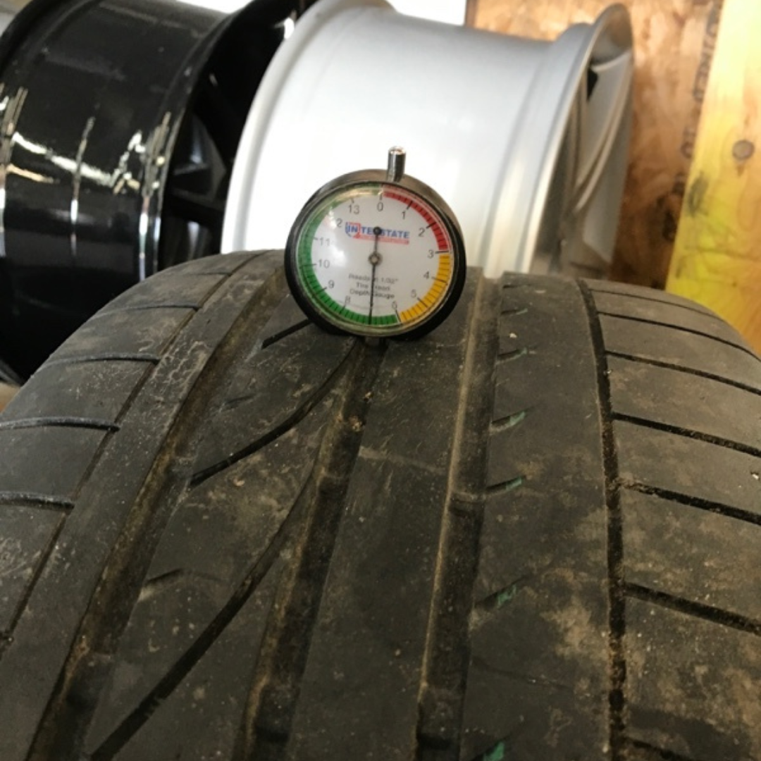 Set of 2 Bridgestone Potenza RE050A 255/35/18 Tires 81f74ed1