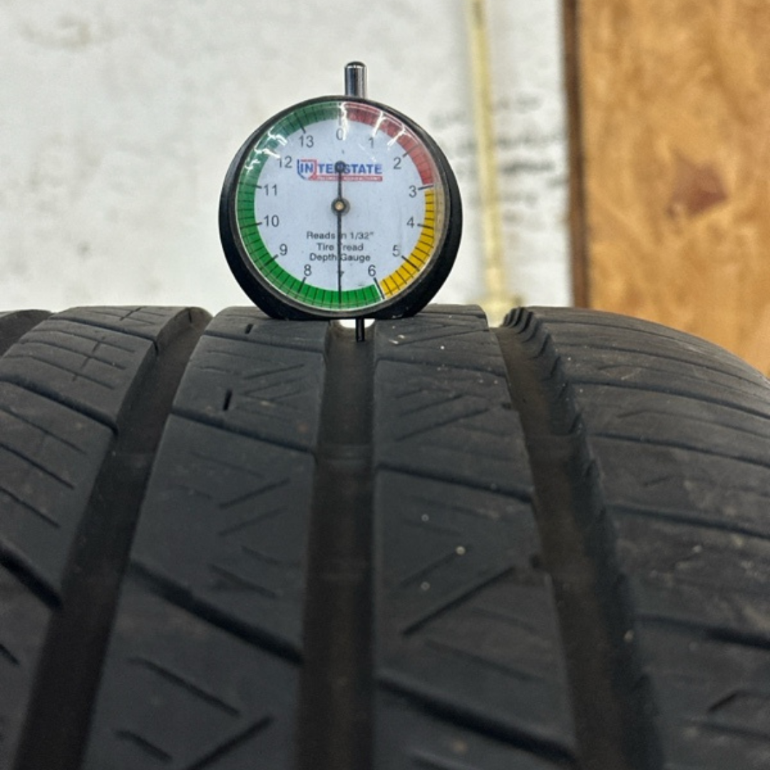 ROAD HUGGER GTZ 235/40/18 TIRE cc443b1e