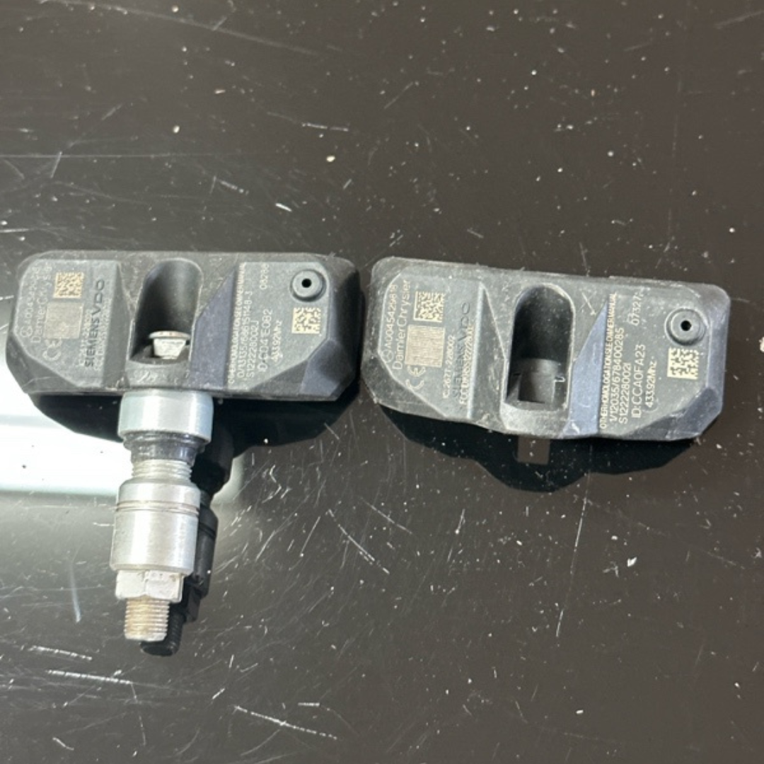 Set of 2 Mercedes-Benz TPMS Sensor A0045429818 cb10f2d5
