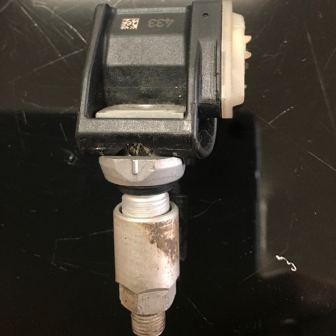 SET OF 2 BMW Tire Pressure Monitoring Systems TPMS 433 MHz A0009052102 c180d1ee