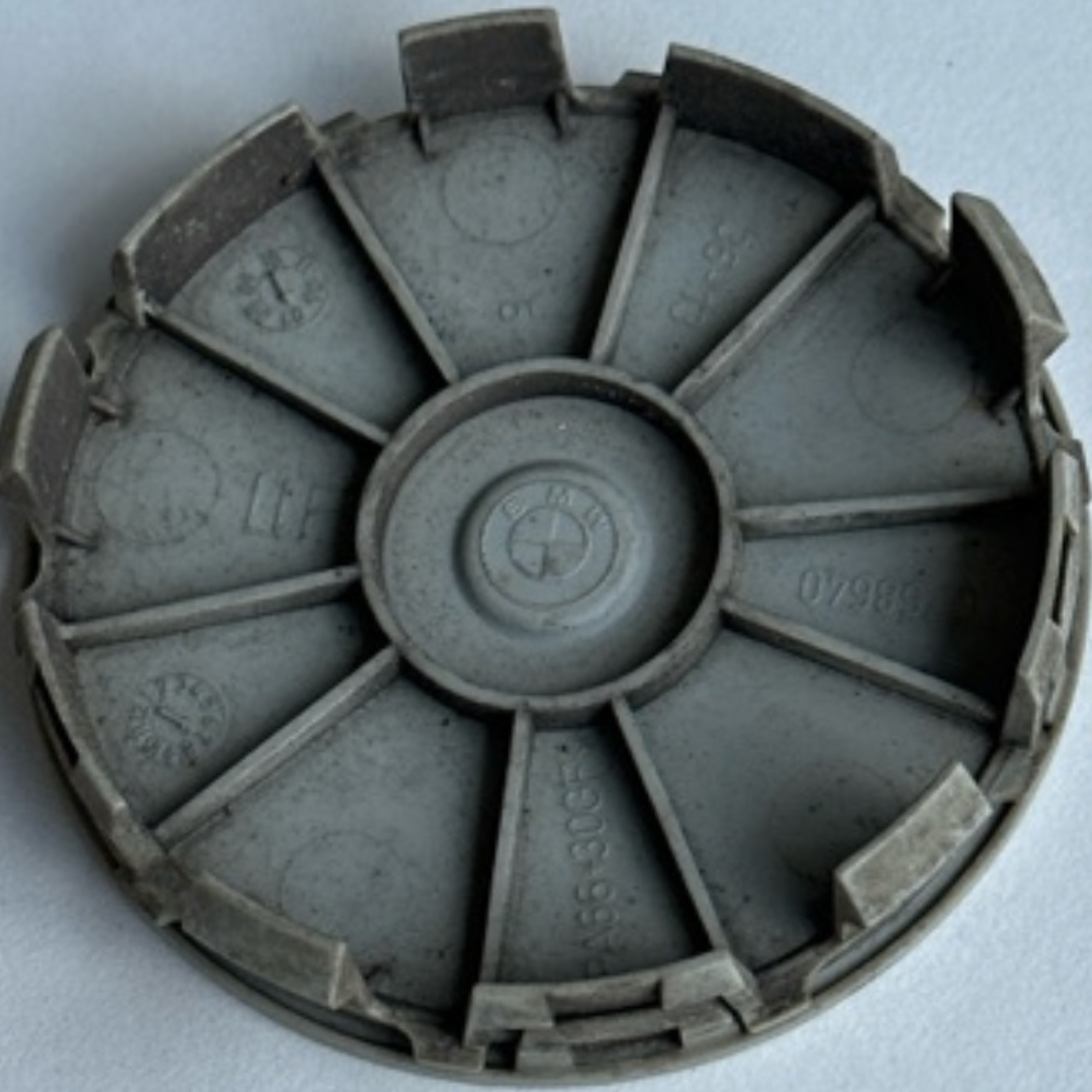 One BMW wheel center caps 3 & 5 & 7 series 6768640 68mm 682642ef