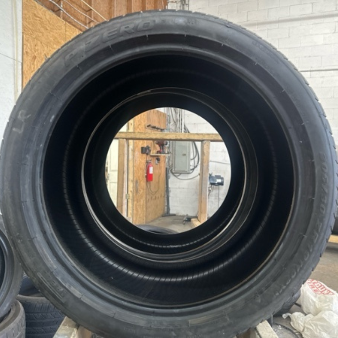 PIRELLI P ZERO 305/30/19 TIRE ccb3b438