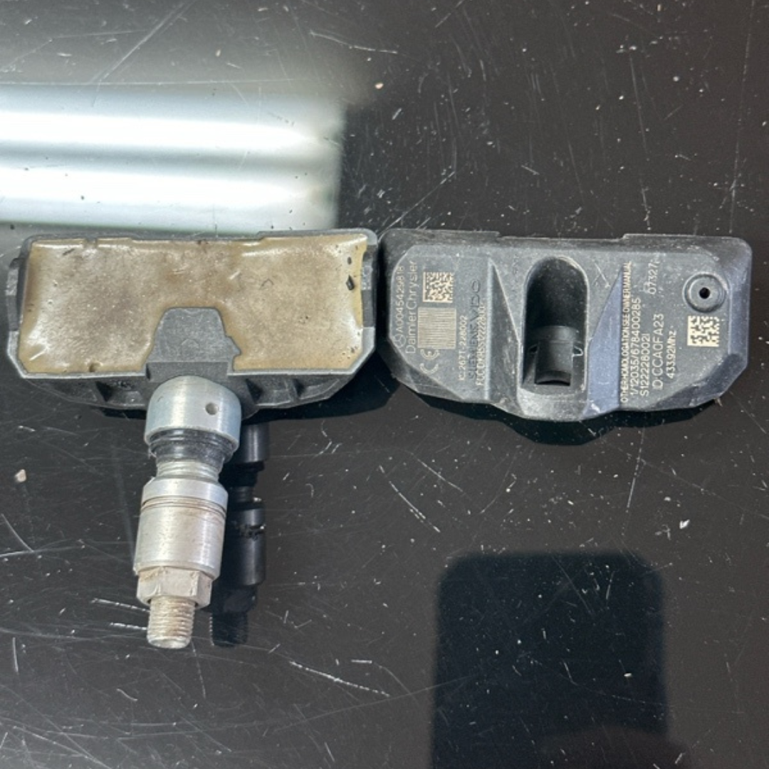 Set of 2 Mercedes-Benz TPMS Sensor A0045429818 cb10f2d5