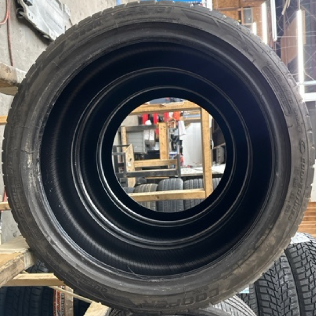 COOPER 255/35/19 TIRE 1f0e75fe