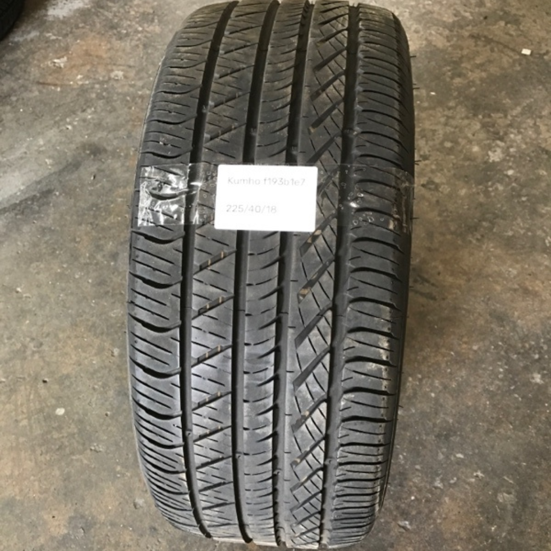One KUMHO ECSTA 4X 225/40/18 Tire f193b1e7