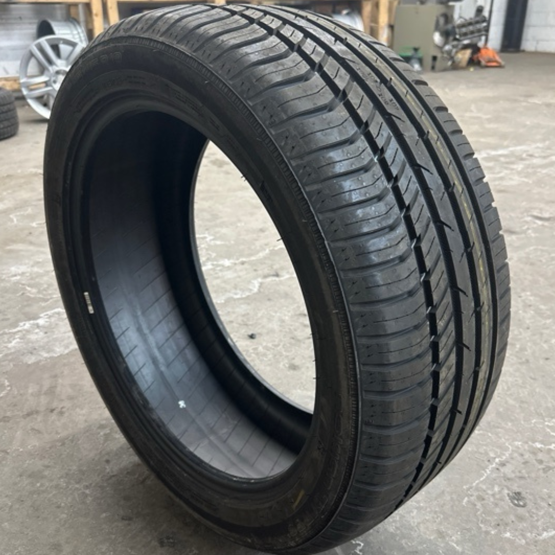 NOKIAN 245/45/19 TIRE b01837a1